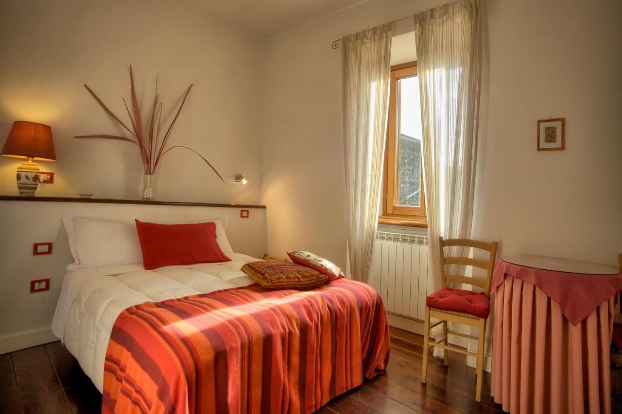 Bed and Breakfast La Torretta Tuscania Exterior foto